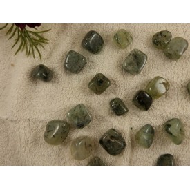 Prehniet trommelsteen